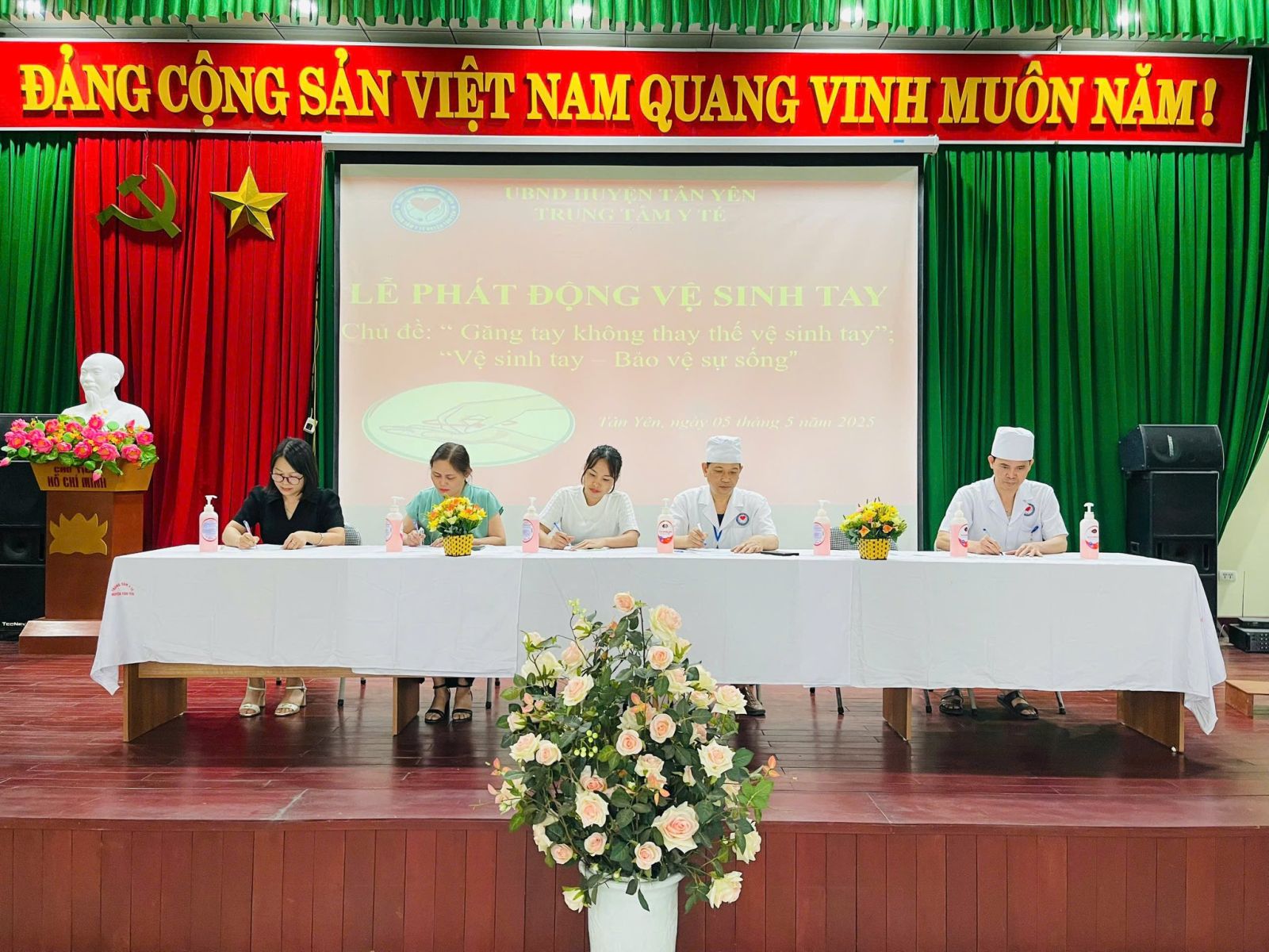 TRUNG TÂM Y TẾ HUYỆN TÂN YÊN PHÁT ĐỘNG CHIẾN DỊCH VỆ SINH TAY NĂM 2025
