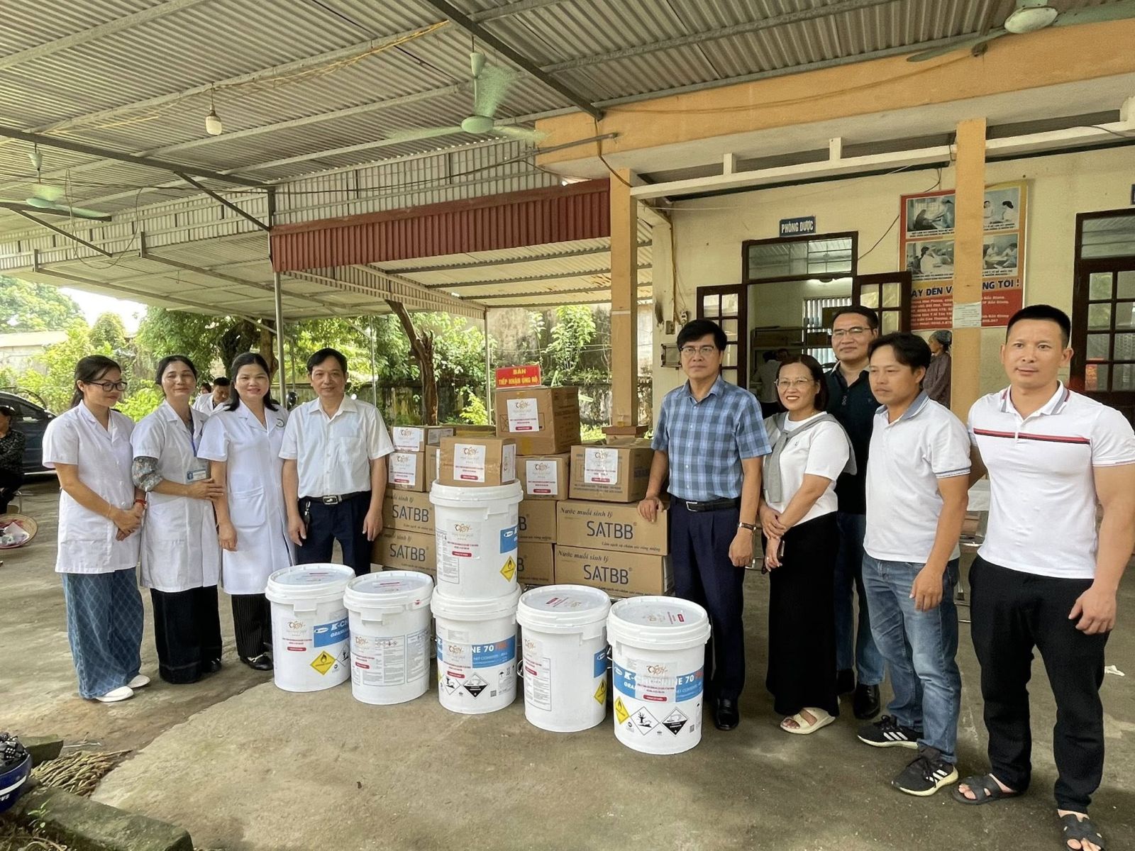 Trung tâm y tế Tân Yên khám bệnh cho người dân bị ảnh hưởng sau cơn bão số 11