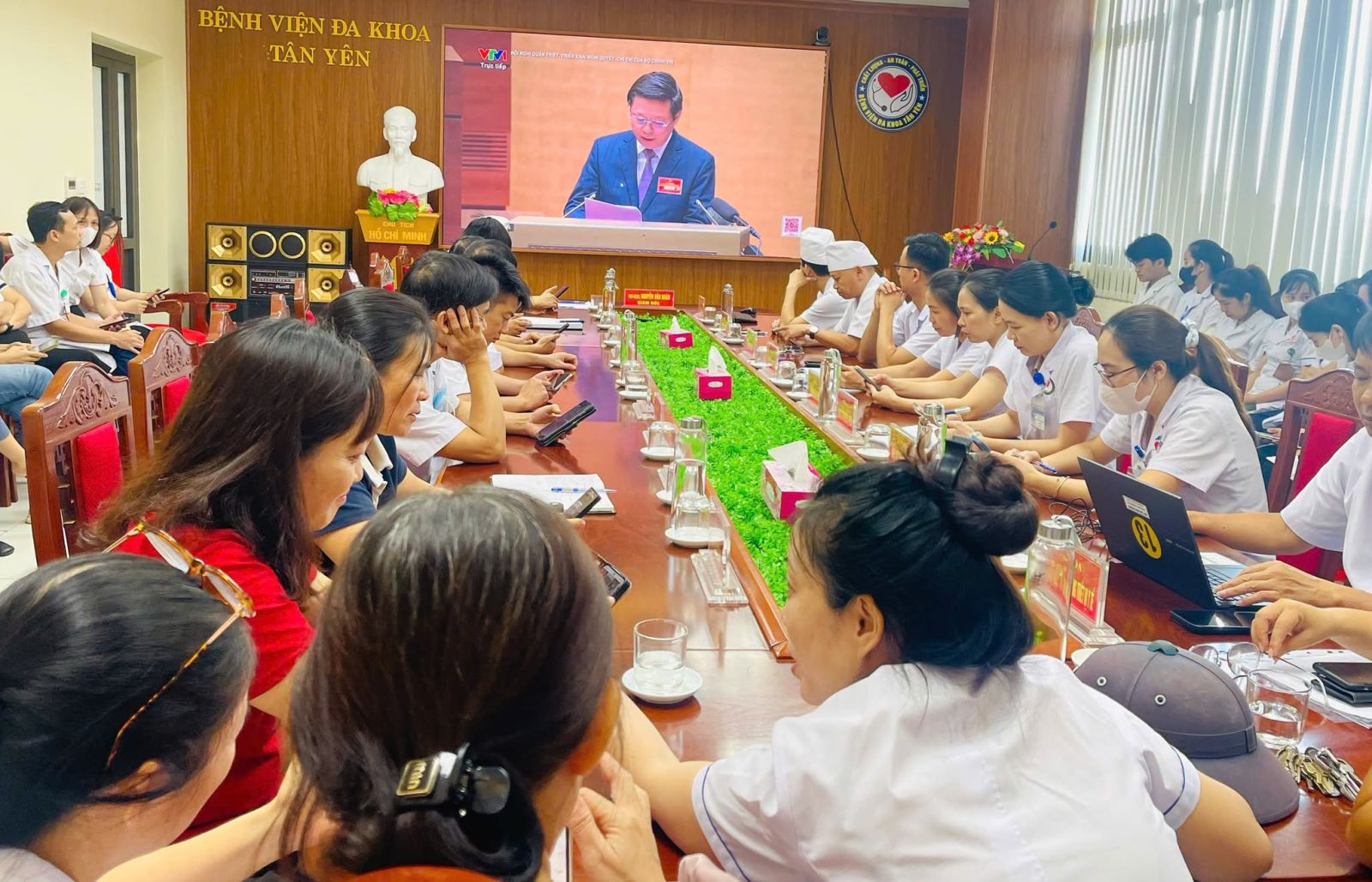 ĐẢNG BỘ BỆNH VIỆN ĐA KHOA TÂN YÊN TỔ CHỨC HỘI NGHỊ NGHIÊN CỨU, HỌC TẬP, QUÁN TRIỆT VÀ TRIỂN KHAI THỰC HIỆN MỘT SỐ NGHỊ QUYẾT, CHỈ THỊ CỦA BỘ CHÍNH TRỊ
