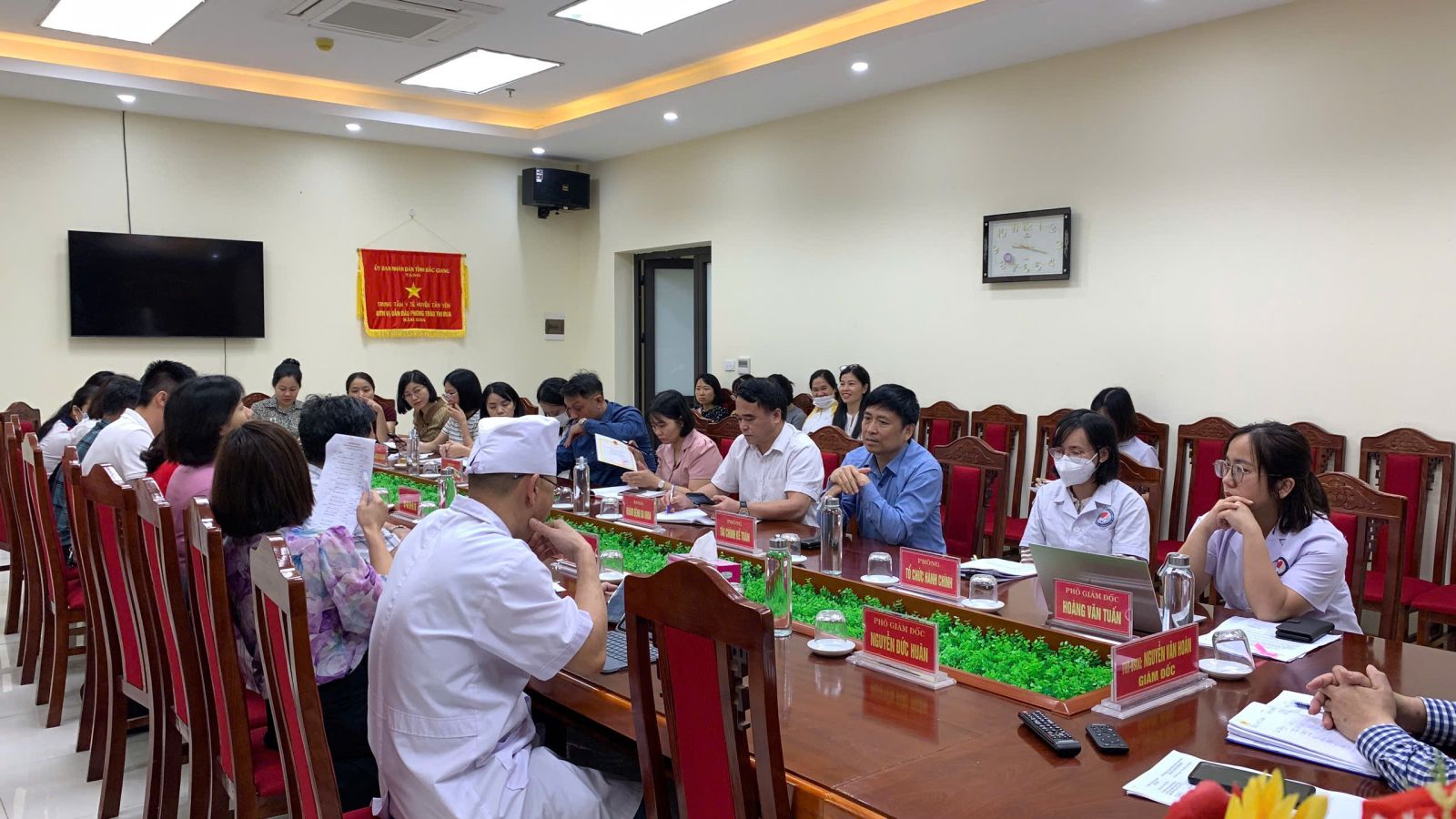 BỆNH VIỆN ĐA KHOA TÂN YÊN LÀM VIỆC VỚI CÁC TRẠM Y TẾ VỀ HOÀN THIỆN HỒ SƠ KÝ HỢP ĐỒNG KHÁM CHỮA BỆNH BHYT